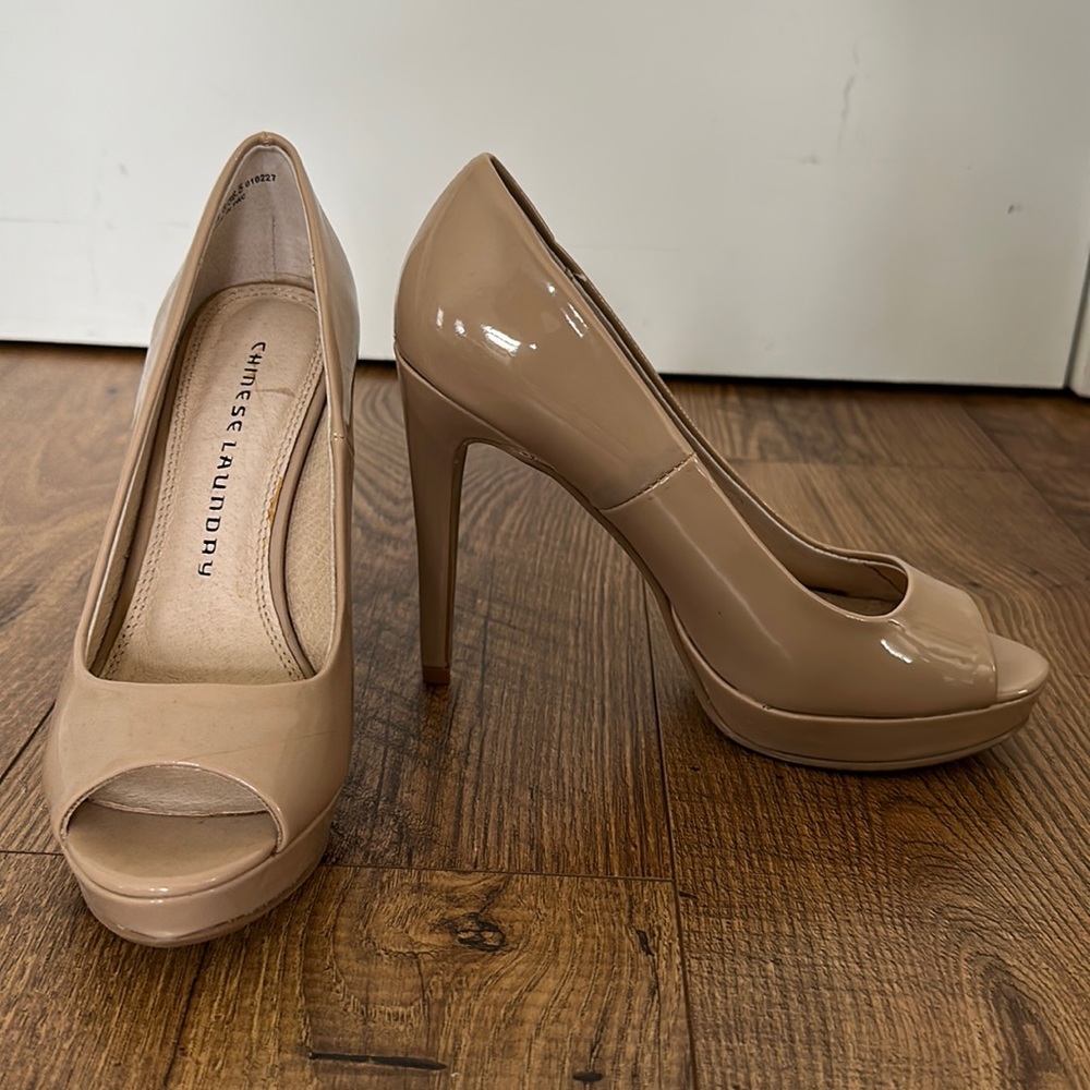 Chinese Laundry Hypnotize Peep-toe Pumps, Size 6